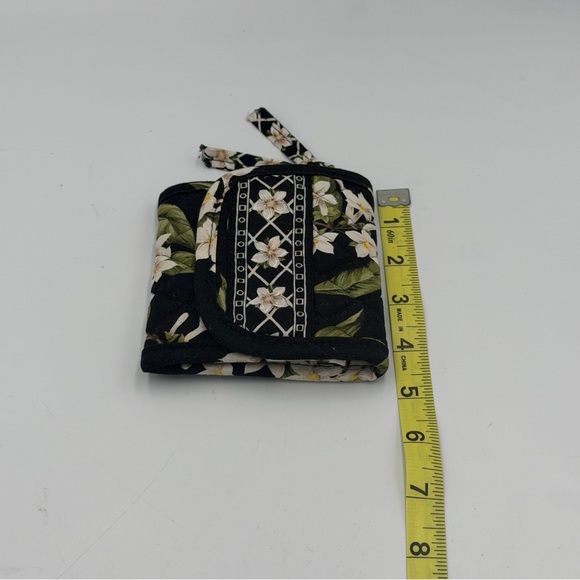 Classic Vera Bradley Quilted Trifold Wallet Retired Jasmine Black Floral Print - Picture 11 of 11